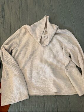Lululemon Retreat Yourself Pullover (see pics/description)
